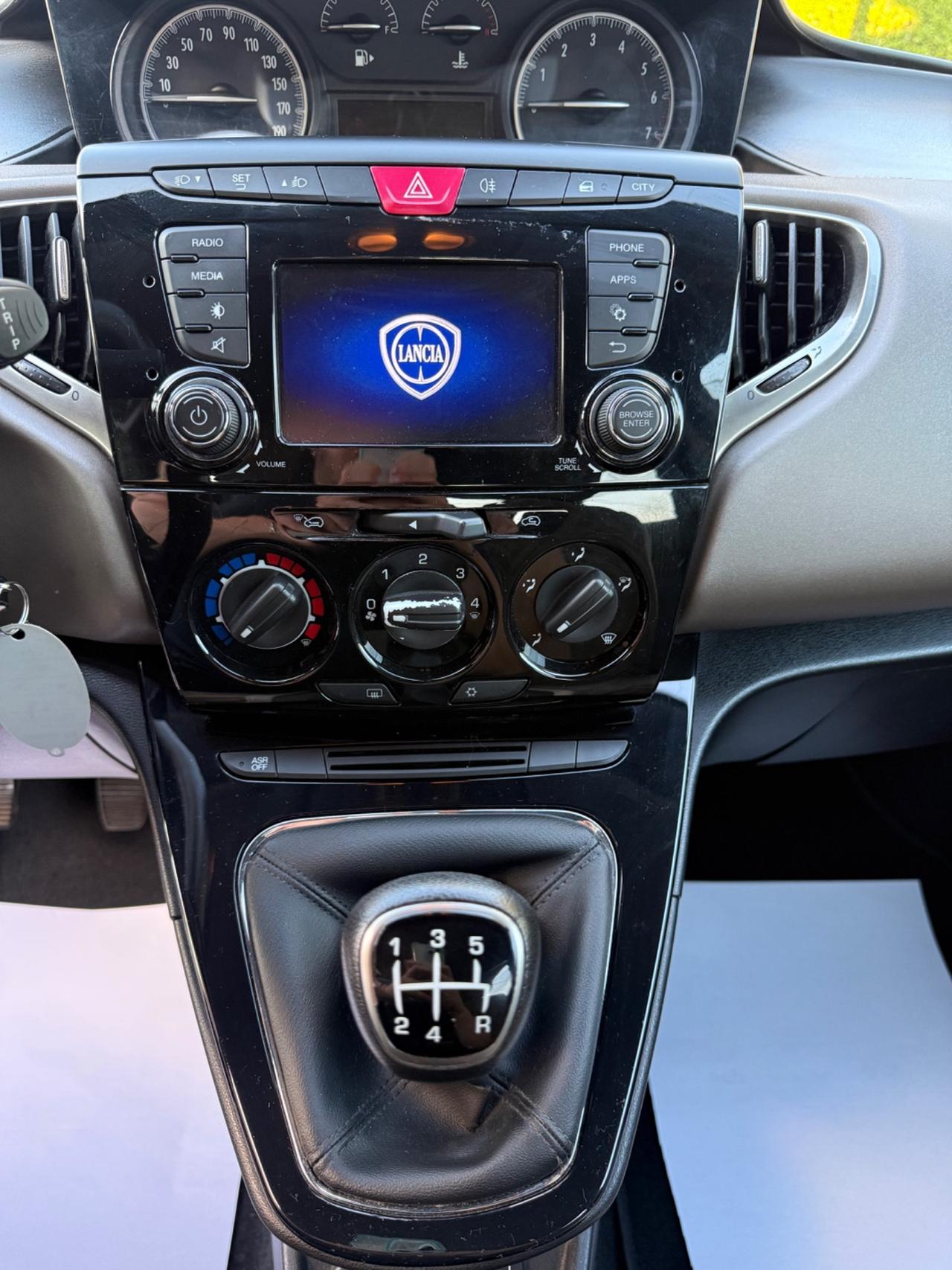 Lancia Ypsilon 1.2 69 CV 5 porte Platinum