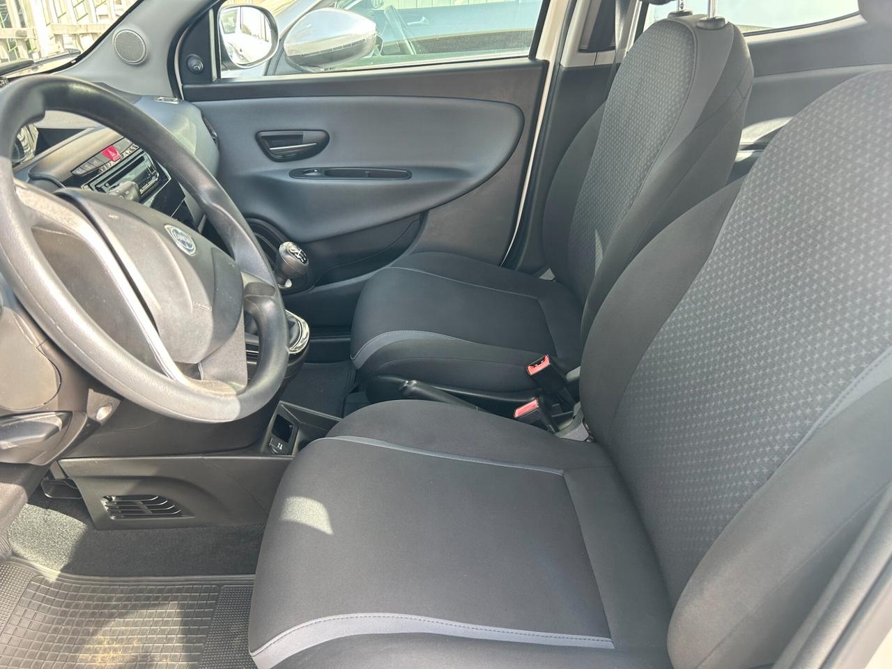 Lancia Ypsilon 1.2 69 CV 5 porte Gold