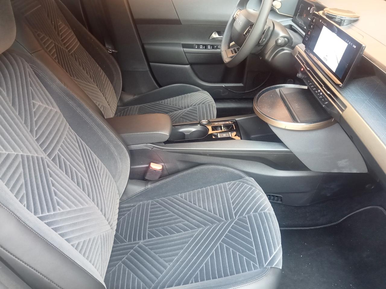 Lancia Ypsilon Hybrid e-DCT LX 2024