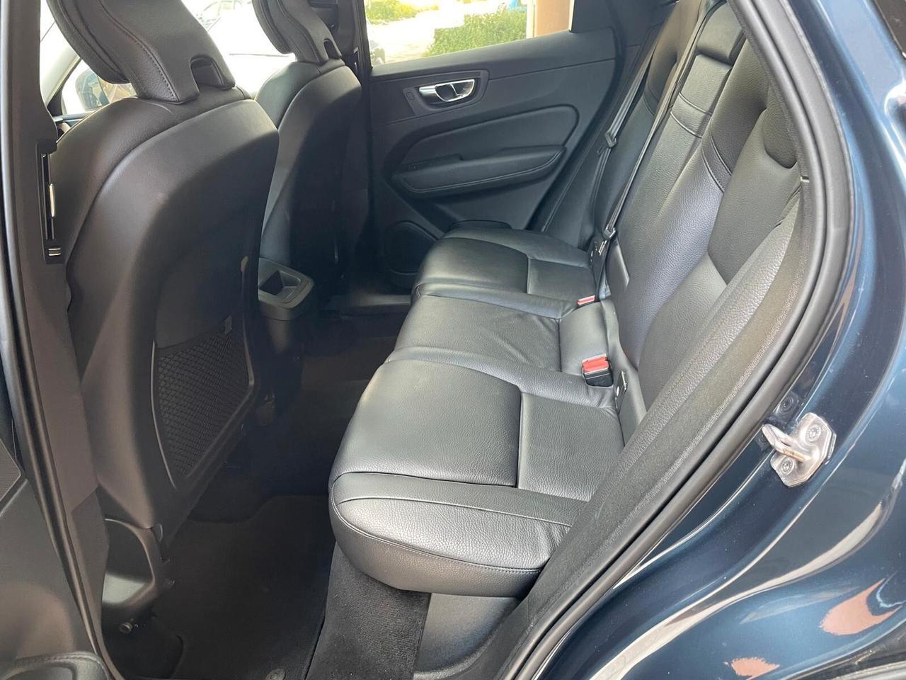 Volvo XC 60 B4 (d) 20d 197CV Aut. INSCRIPTION TETTO NAVY PELLE LED 19