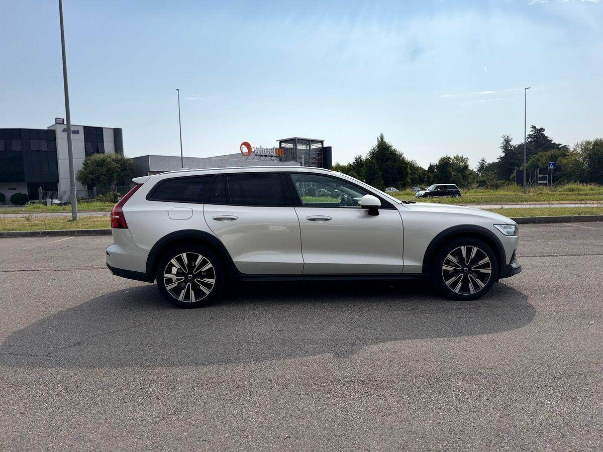 Volvo V60 2.0 b4 Business Pro awd auto