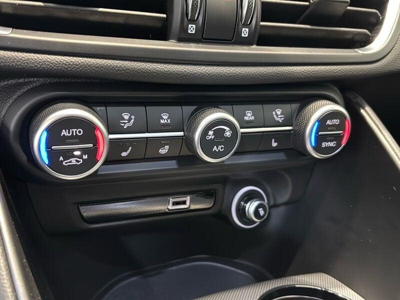 Alfa Romeo Giulia Giulia 2.0 Turbo 280CV AT8 AWD Q4 Intensa