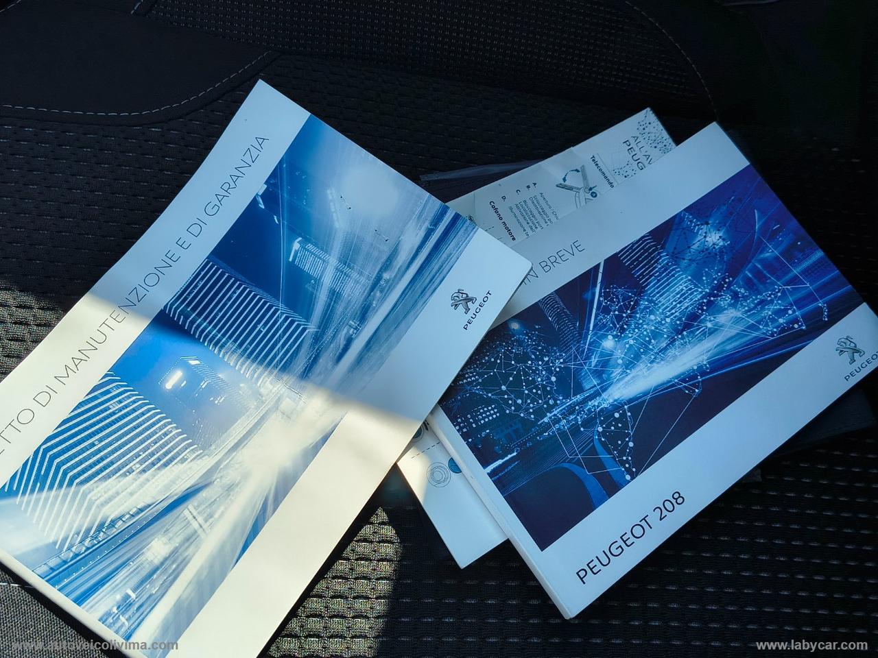 PEUGEOT 208 1.2 82 CV 5p. Allure