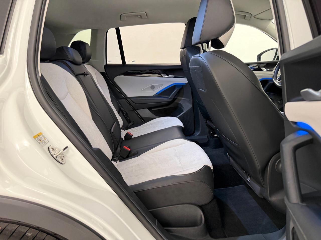 Volkswagen Tiguan 2.0 TDI 150 CV DSG Elegance led gancio elettrico adattivo retrocamera
