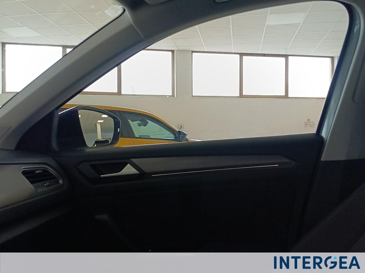 VOLKSWAGEN T-Roc 1.0 tsi Business 110cv