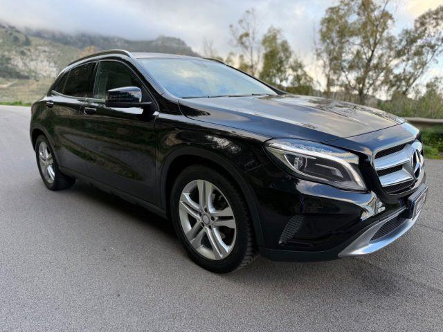 MERCEDES-BENZ GLA 200 d Automatic Premium