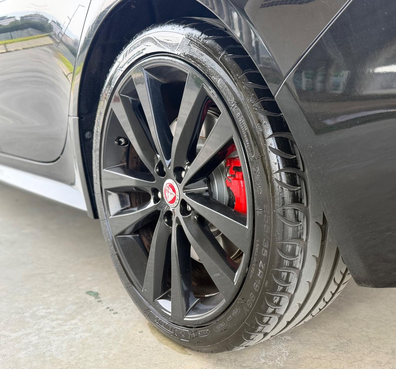 Jaguar XE 2.0 D Turbo R-Sport