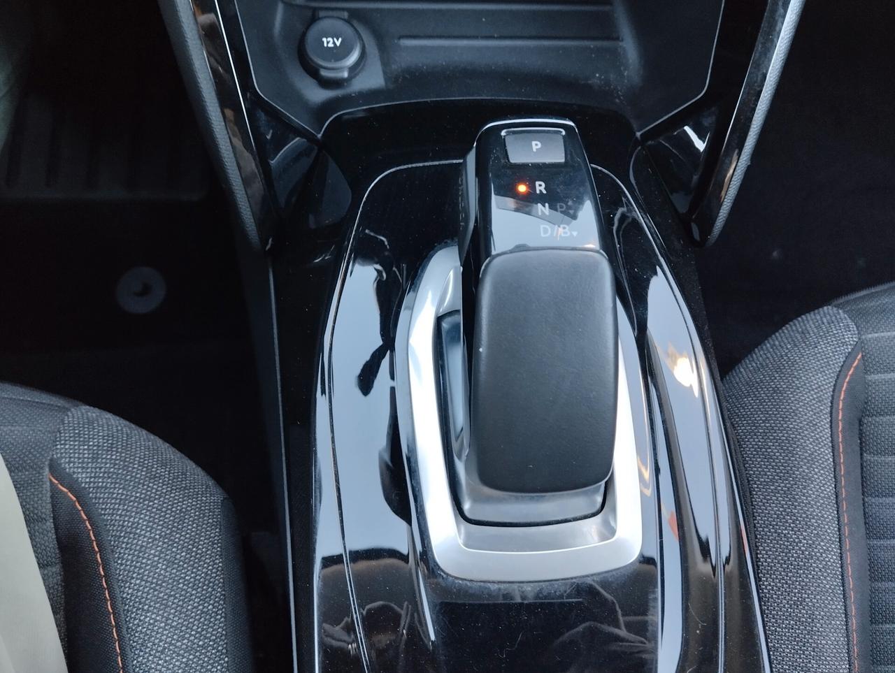 Peugeot 208 motore elettrico 136 CV 5 porte Active