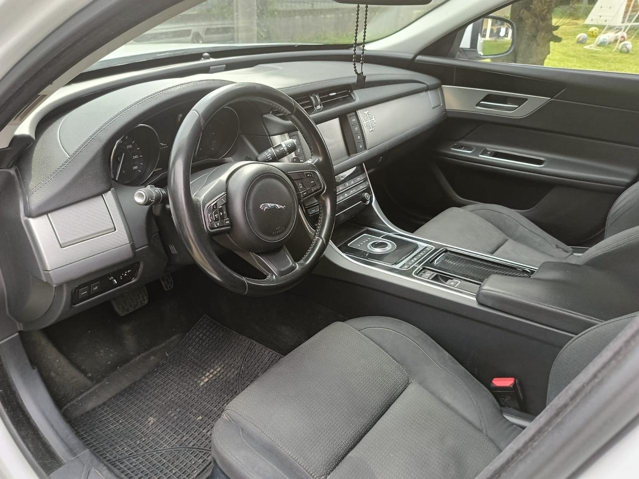 Jaguar XF 2.0 D E-Performance aut. Pure