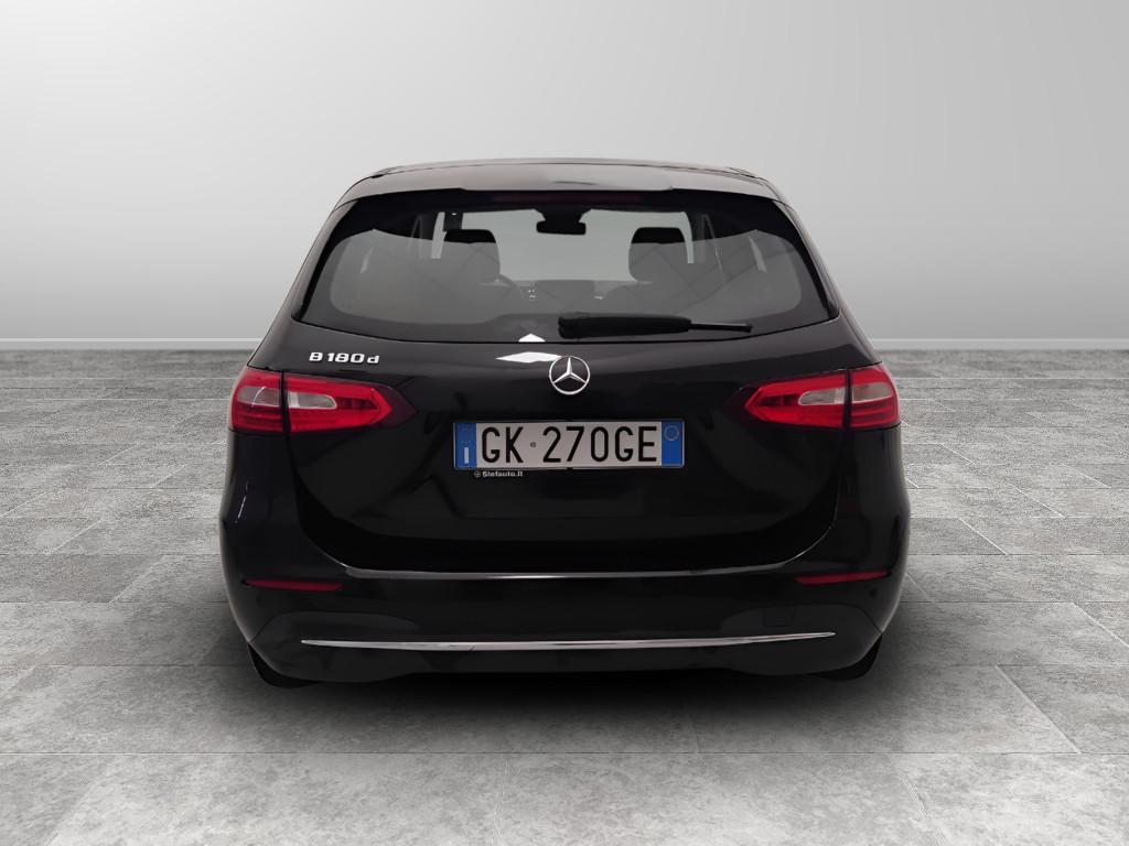 Mercedes-Benz Classe B - W247 2018 - B 180 d Sport auto