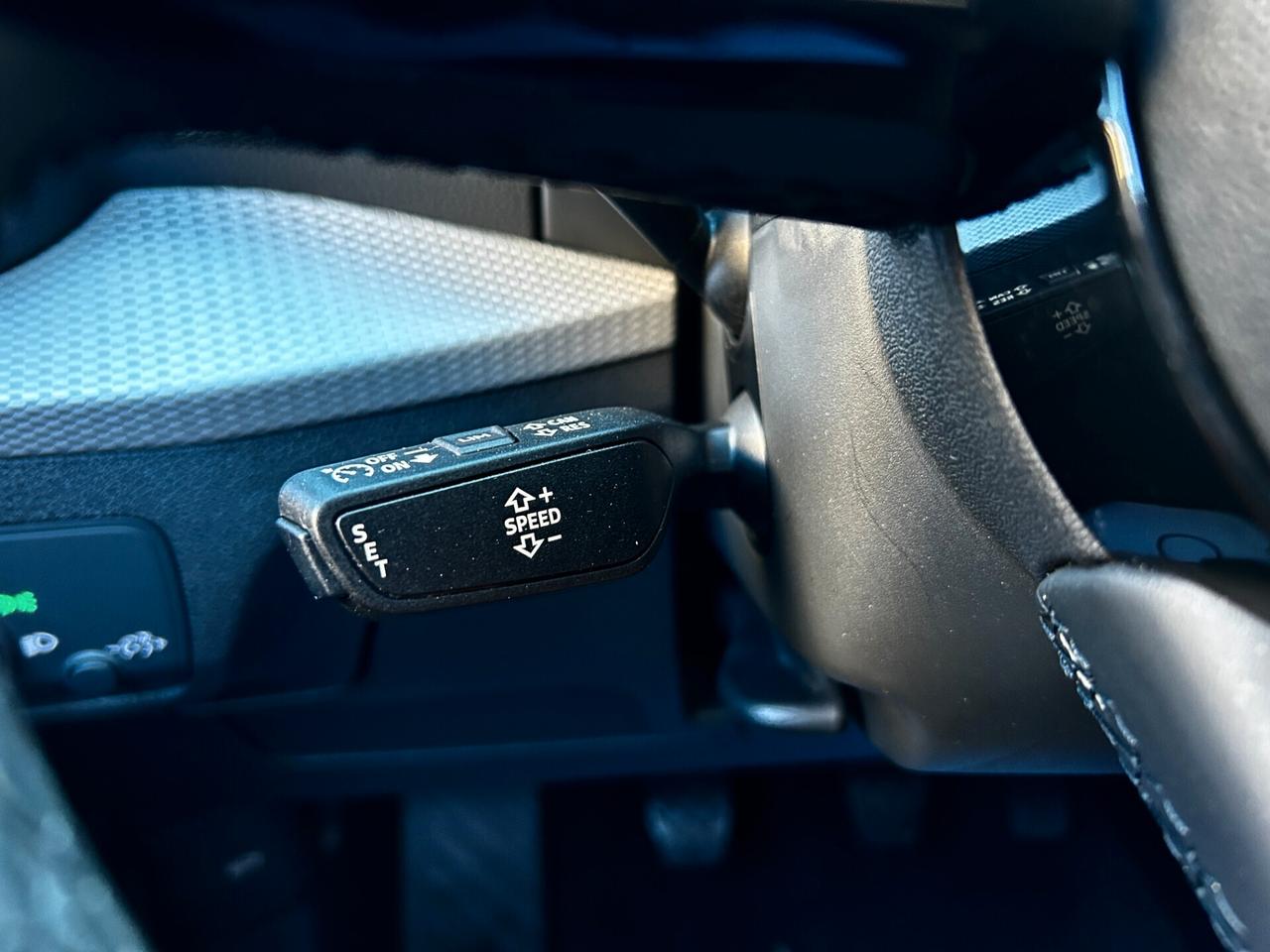 Audi Q2 30 TFSI Business 2021