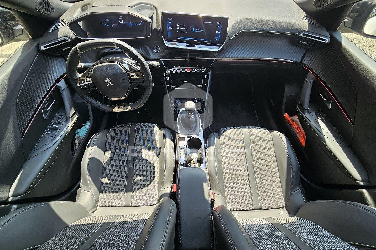 PEUGEOT 2008 PureTech 130 S&S GT