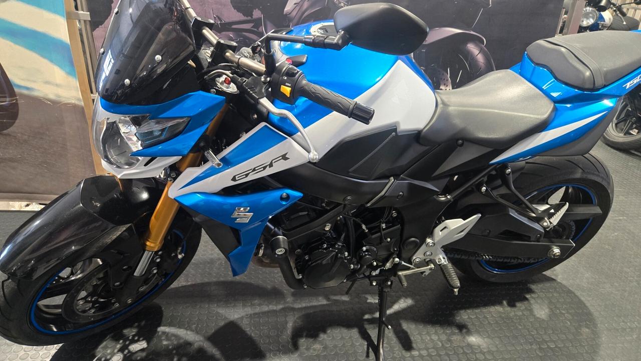Suzuki GSR 750 NAKED
