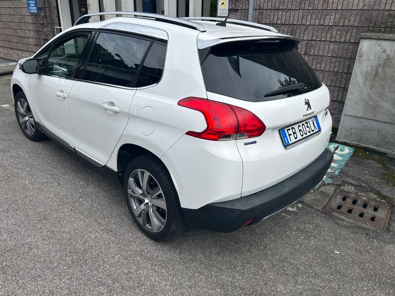 Peugeot 2008 BlueHDi 100 Black Matt