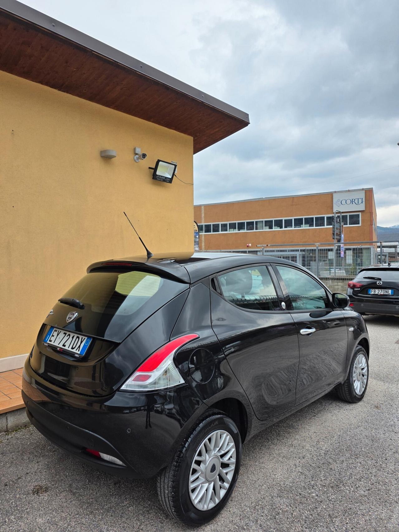 Lancia Ypsilon 0.9 TwinAir 85 CV 5 porte Metano Ecochic Gold