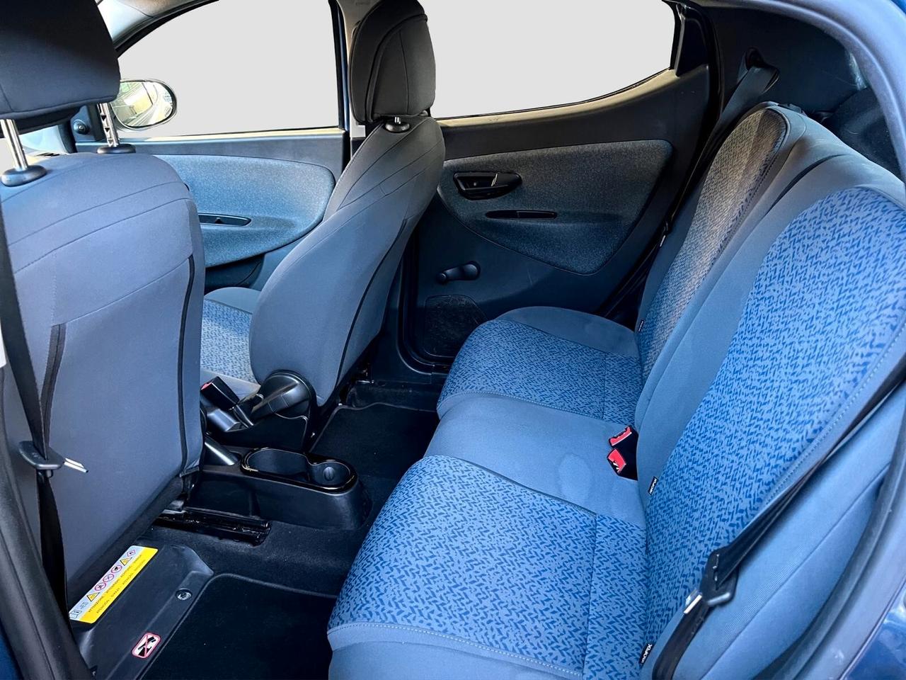 Lancia Ypsilon 1.0 FireFly 5 porte S&S Hybrid Ecochic Silver