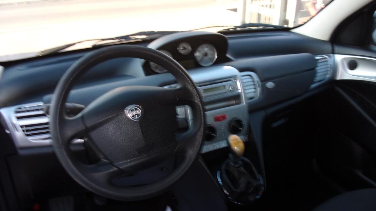 Lancia Ypsilon 1.2 69 CV Unyca