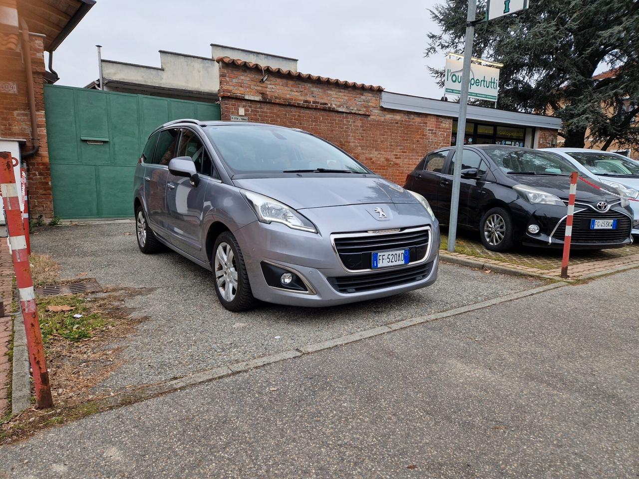 Peugeot 5008 1.6 120CV "96.900 km" 7 posti, Tetto, Navi, Telec.