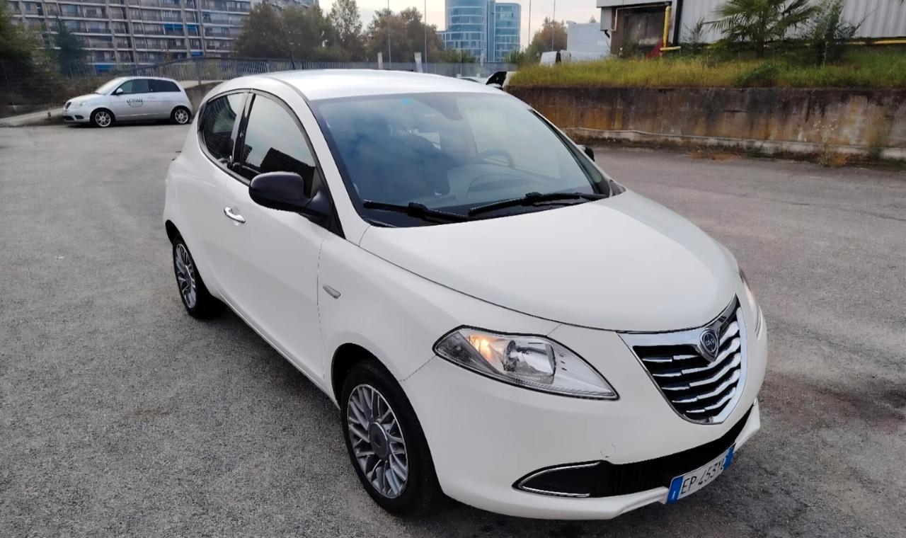 Lancia Ypsilon 1.2 69 CV 5 porte GPL Ecochic Silver