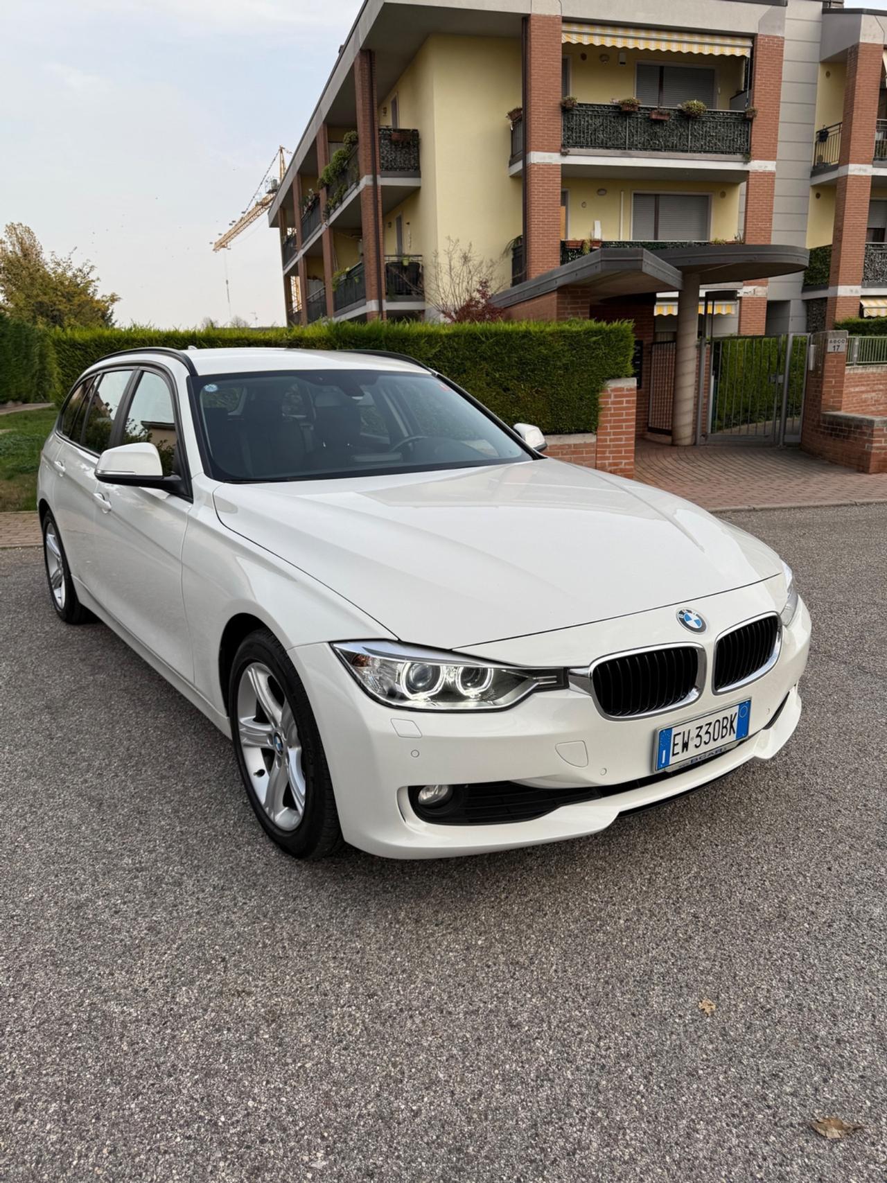 Bmw 318 d Luxury con soli 127000km