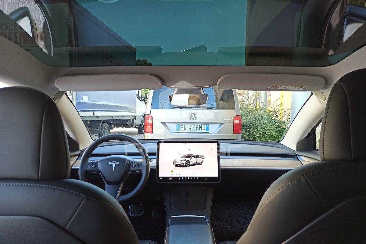TESLA Model 3 RWD