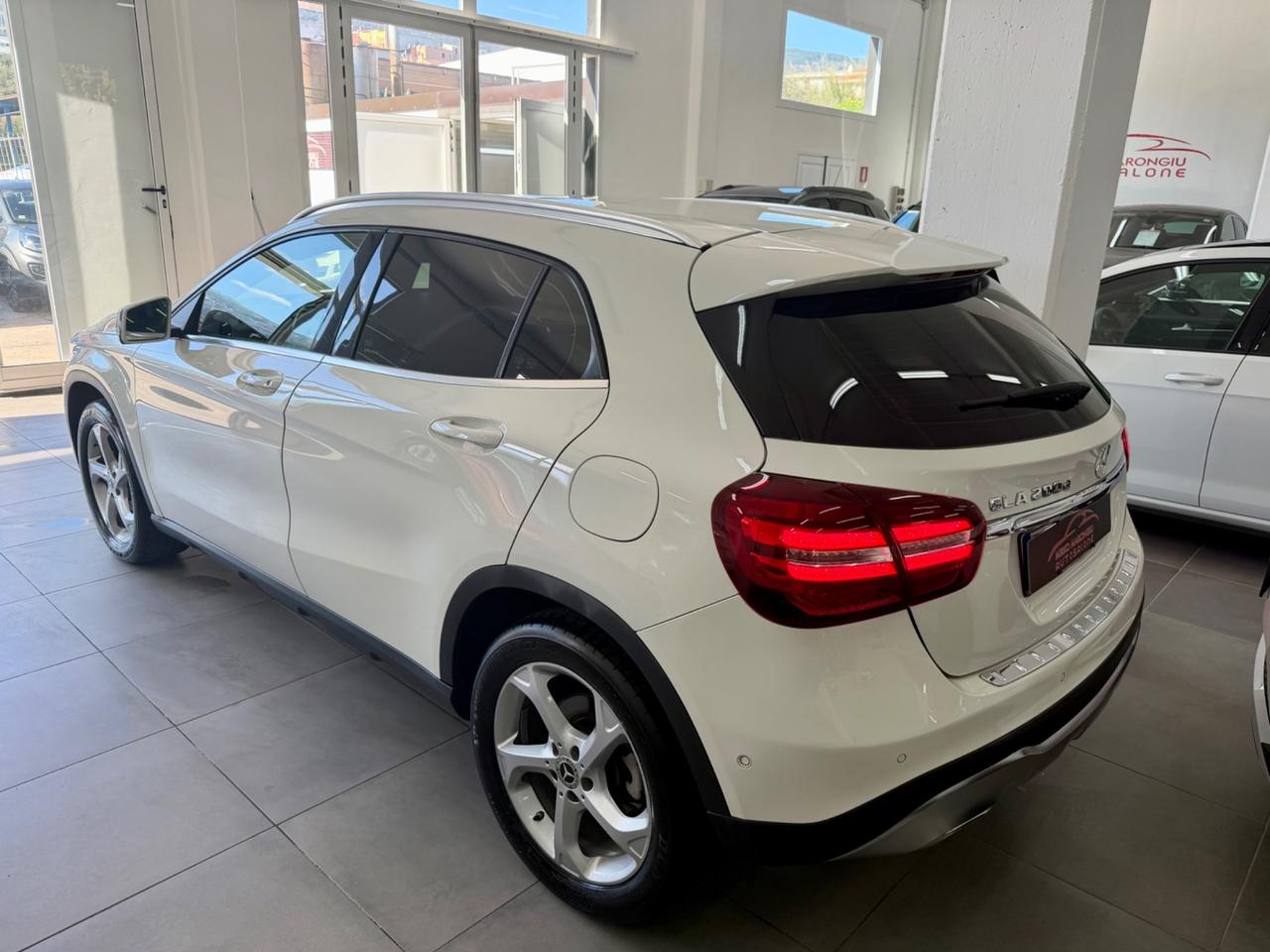 Mercedes-benz GLA 200 d Premium FINANZIABILE