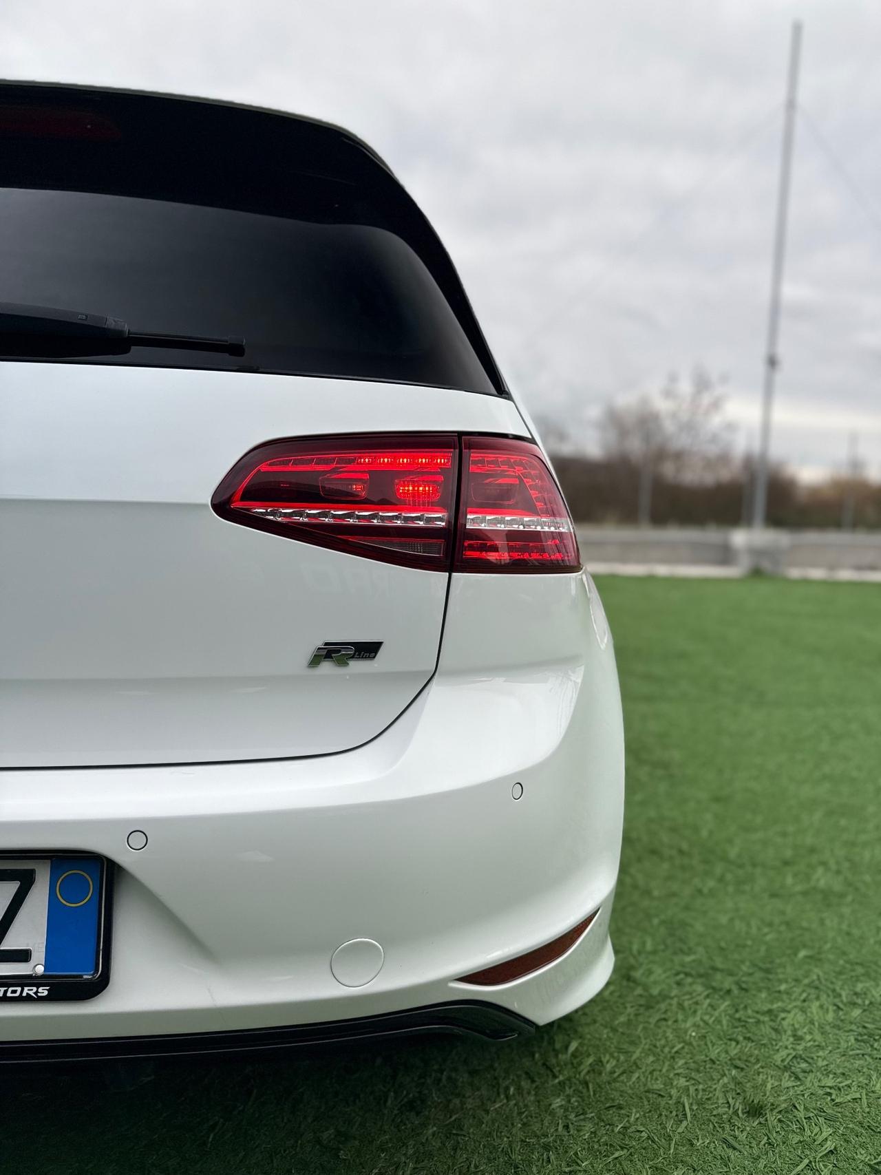 Volkswagen Golf 1.6 TDI 110cv DSG R-LINE ALLESTIMENTO