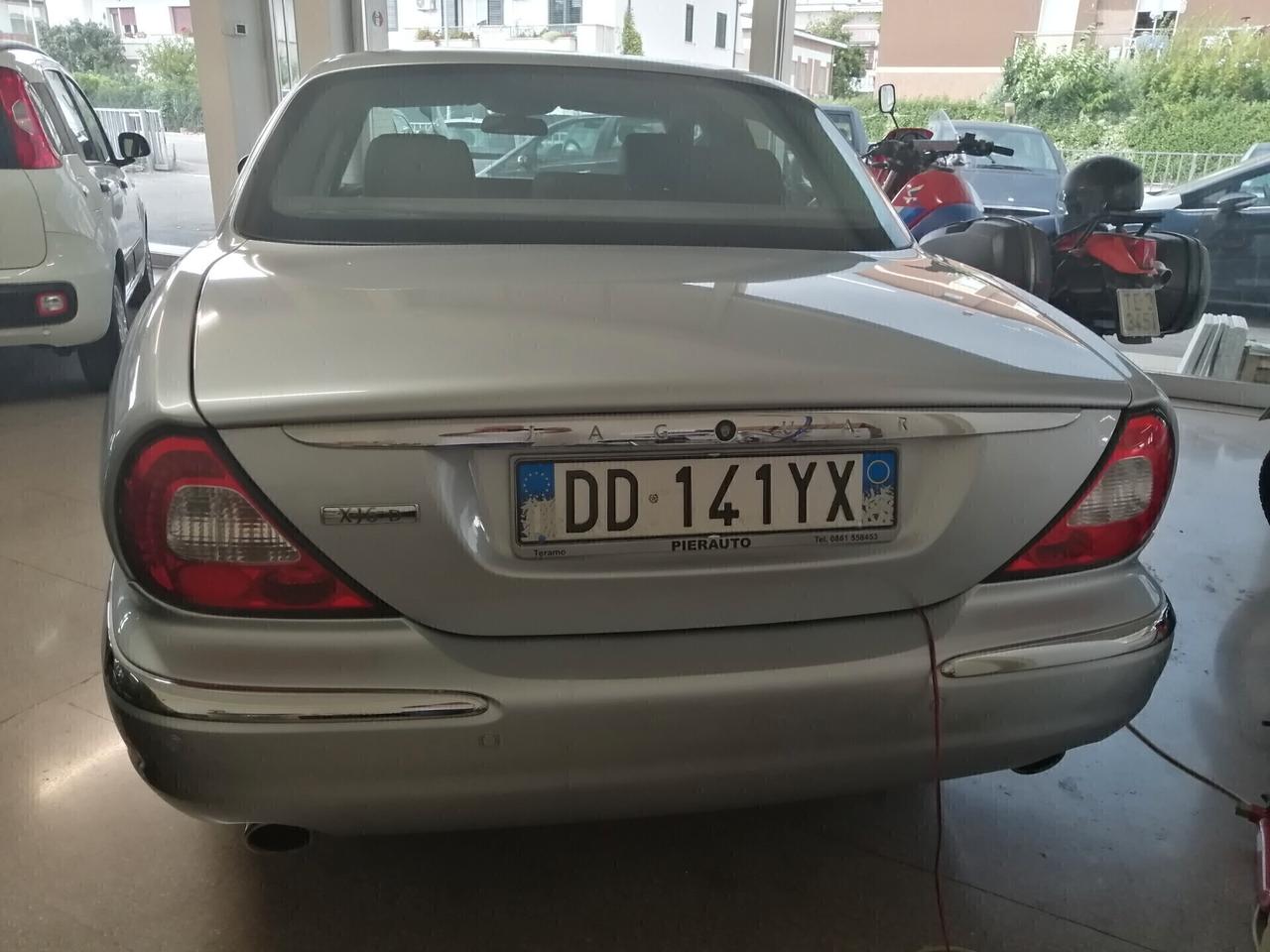 Jaguar XJ 2.7 D V6 cat Executive