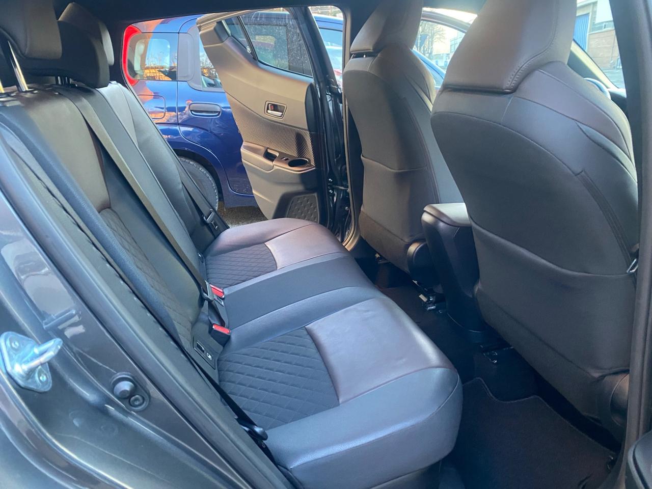 Toyota C-HR 1.8 Hybrid E-CVT Lounge 2WD NEOPATENTATI!!!