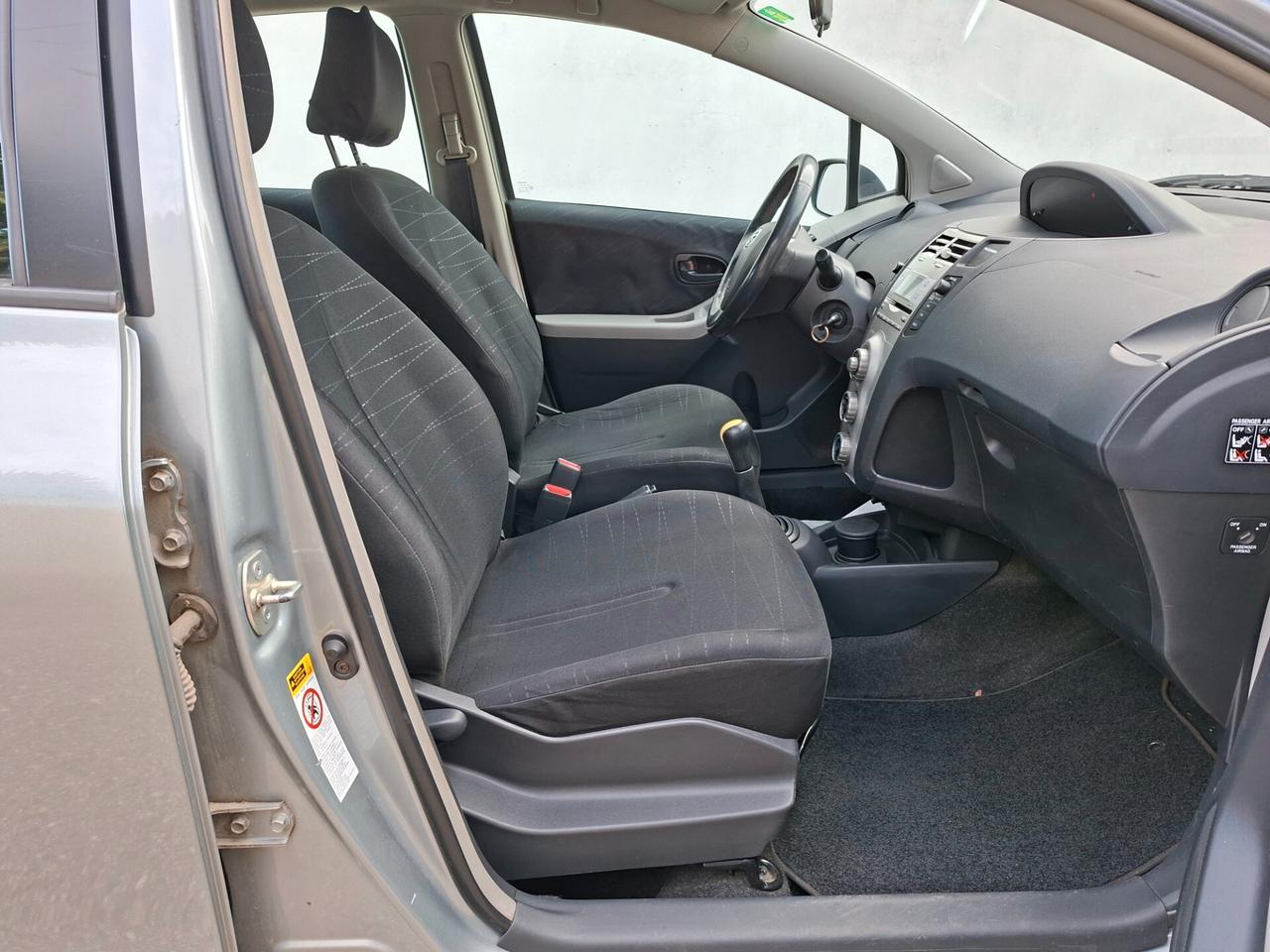 Toyota Yaris 1.3 5p. Luna *NEOPATENTATI*