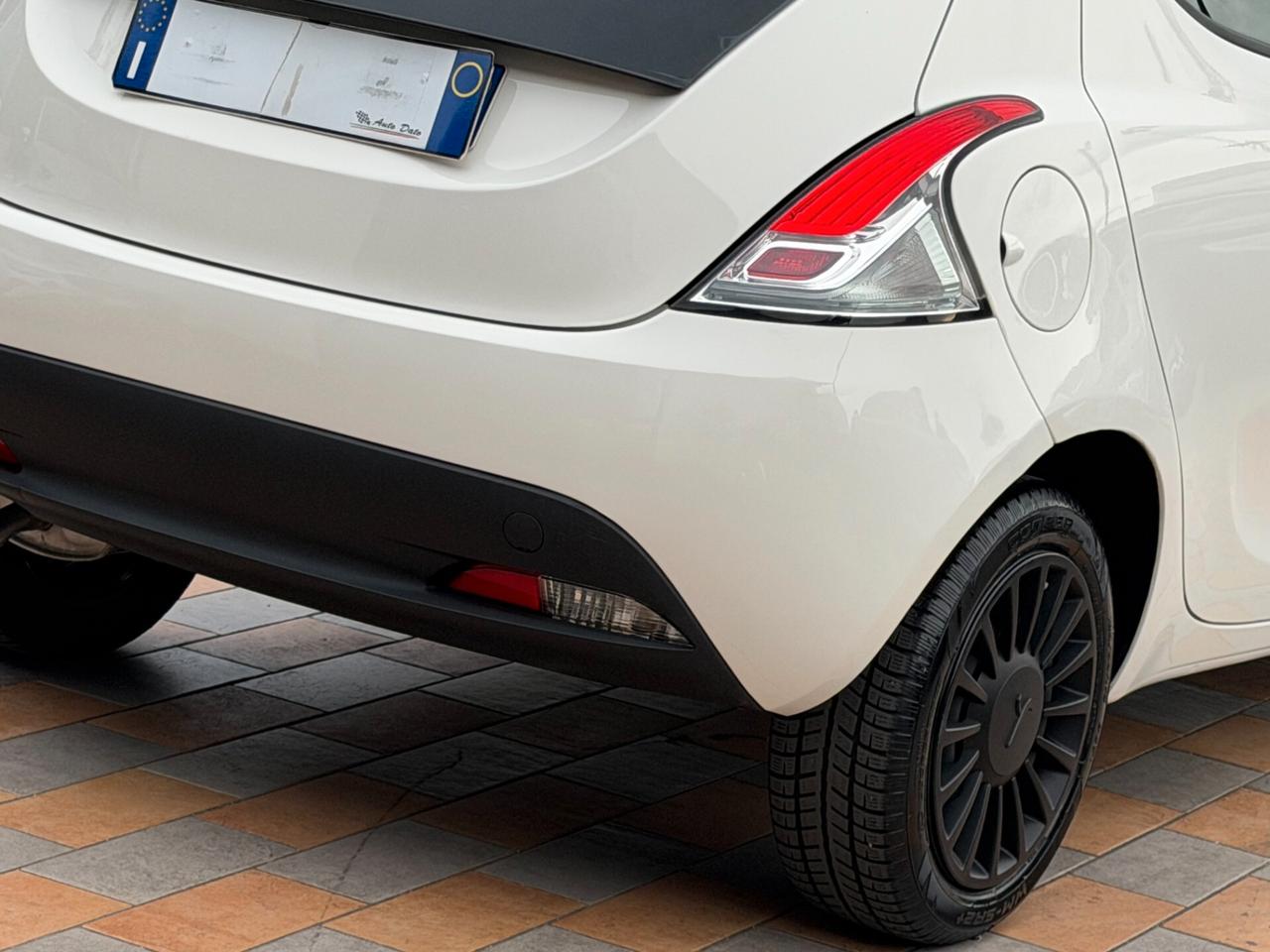 Lancia Ypsilon 1.2 69 cv. ELEFANTINO BLU