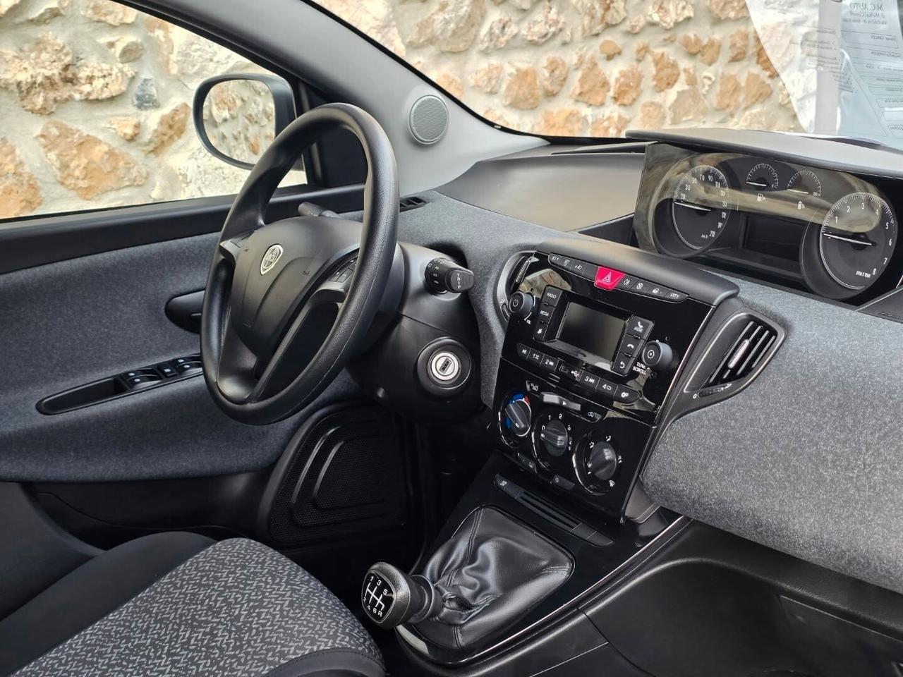 Lancia Ypsilon 1.0 FireFly 5 porte S&S Hybrid Ecochic Gold