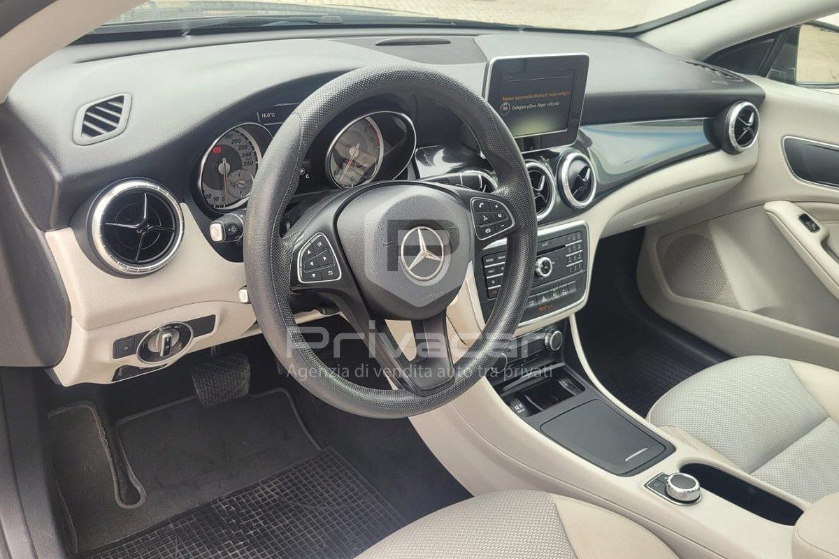 MERCEDES CLA 200 d S.W. Automatic Business
