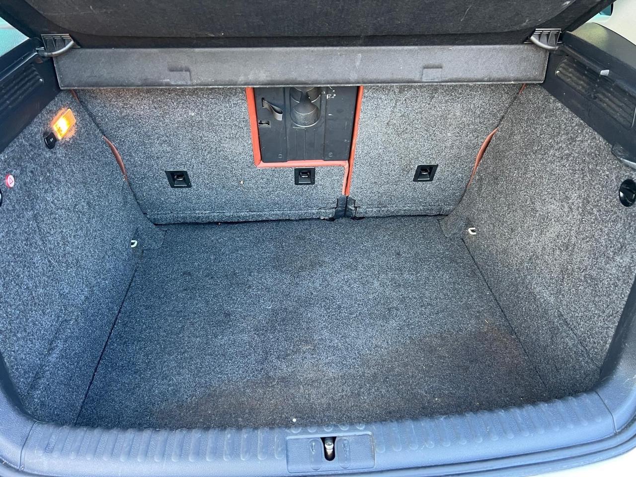 Volkswagen Tiguan 2.0 16V TDI DPF Sport & Style (18°)