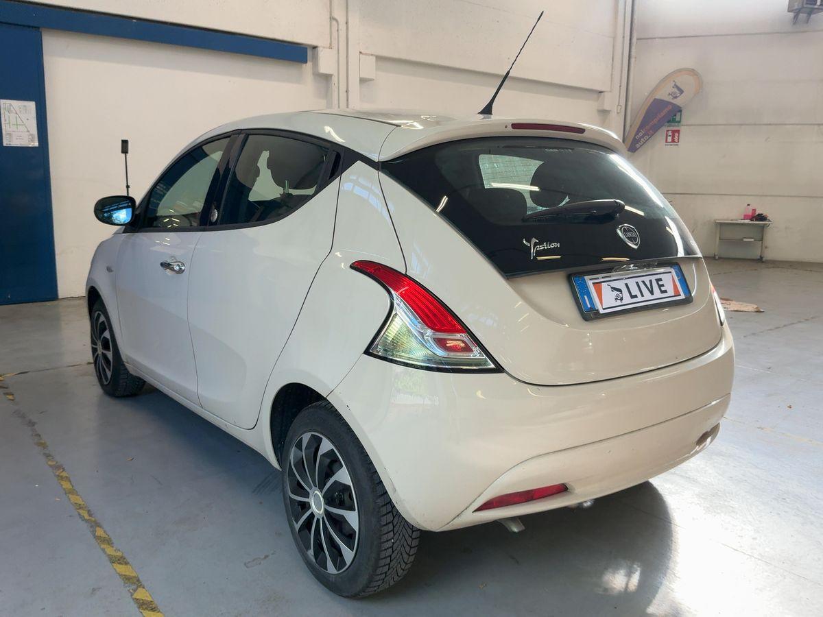 Lancia Ypsilon 5 Porte Ypsilon 1.2 Silver ecochic Gpl 69cv