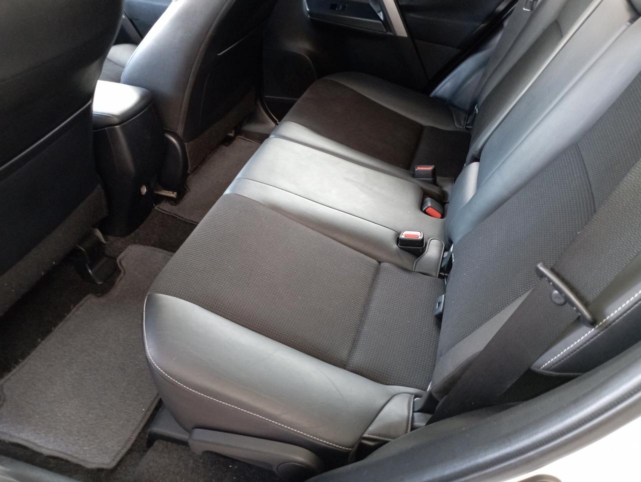 Toyota RAV 4 RAV4 2.0 D-4D 2WD Lounge