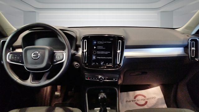 VOLVO XC40 T2 Momentum Pro