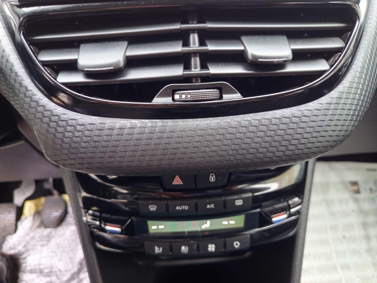 PEUGEOT 2008 BlueHDi 100 Allure - 2016