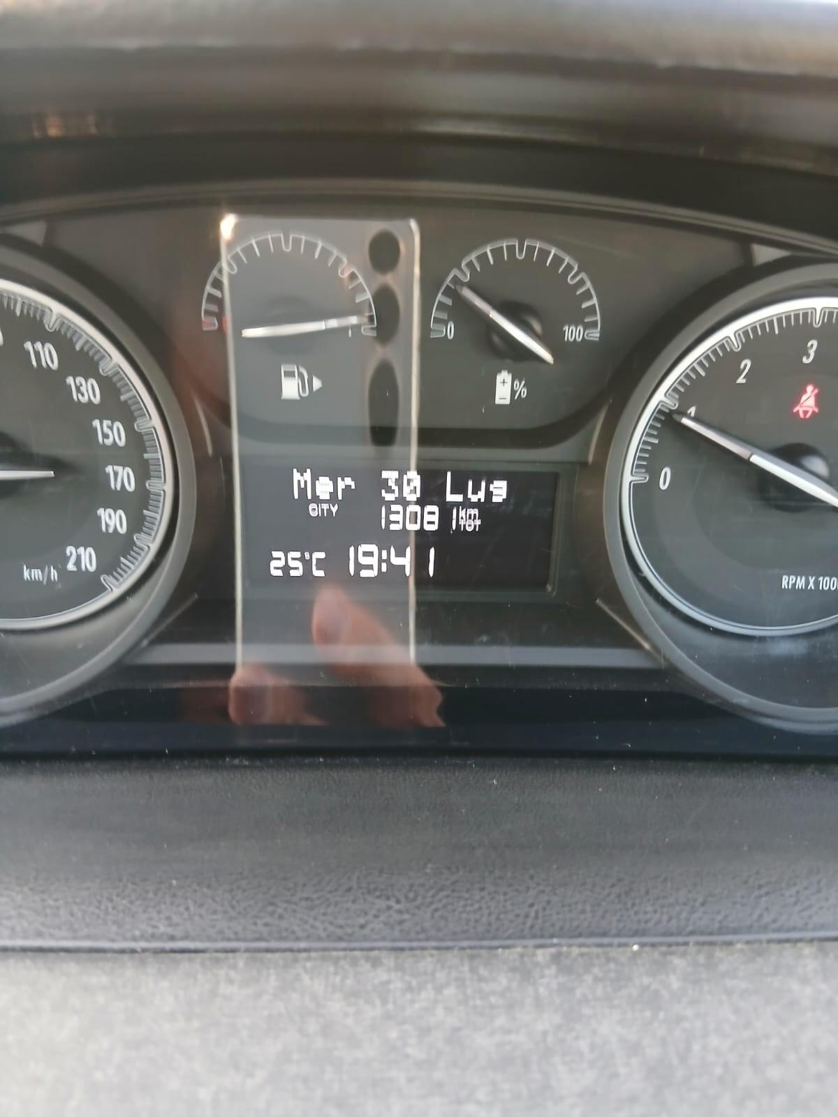 Lancia Ypsilon 1.0 FireFly 5 porte S&S Hybrid Ecochic Silver