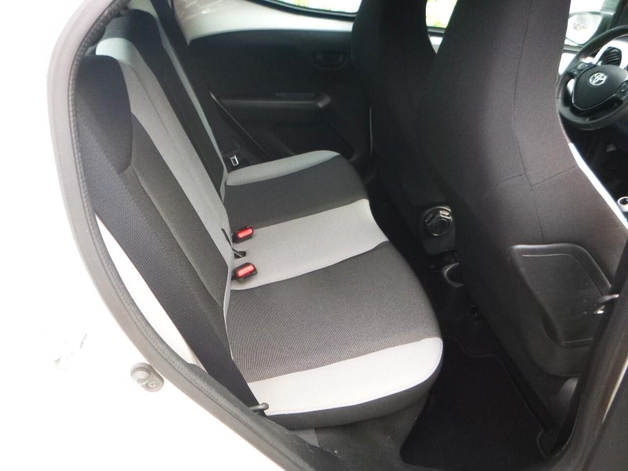 Toyota Aygo 1.0 VVT-i 69 CV 5 porte x-play MMT NEOPATENTATI