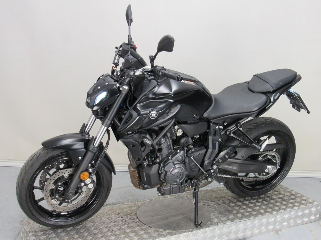 Yamaha MT-07 ABS 35 KW PATENTE A2 AKRAPOVIC