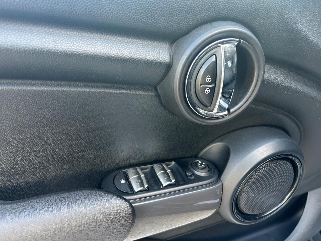 Mini 1.5 Cooper D Business 5P NEOPATENTATI AUTO