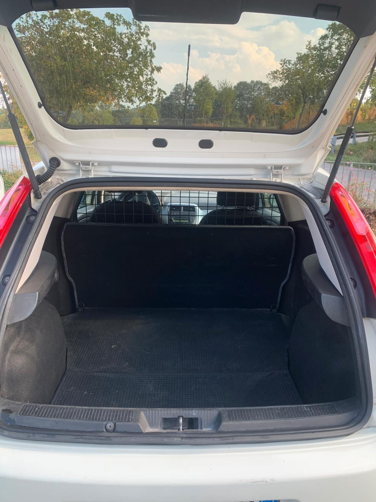 Fiat Grande Punto van tdi 1300 cc-anno 2009 200000 km-tutta tagliandata-in ordine