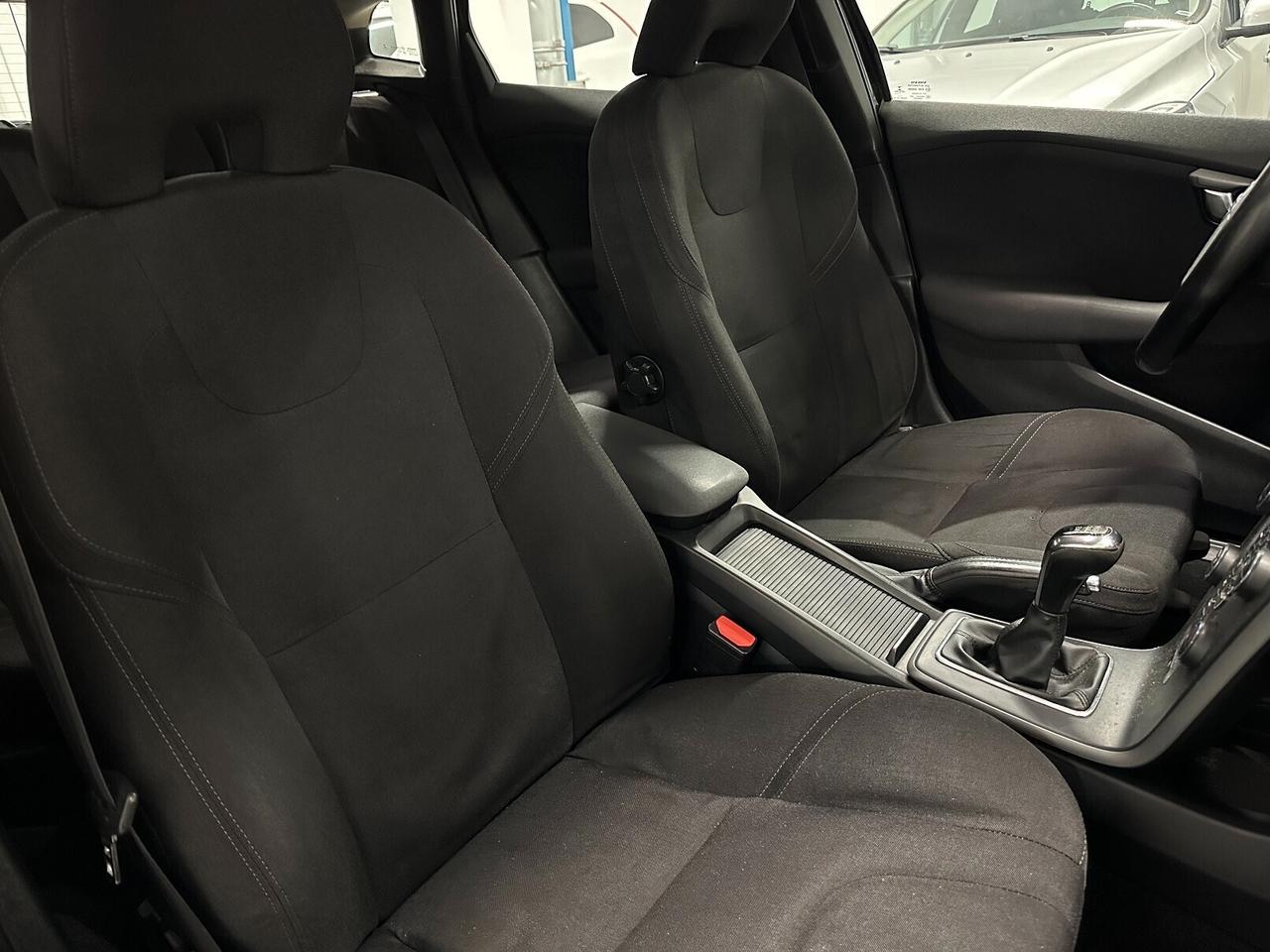 Volvo V40 1.6 D2 KINETIC - PER NEOPATENTATI