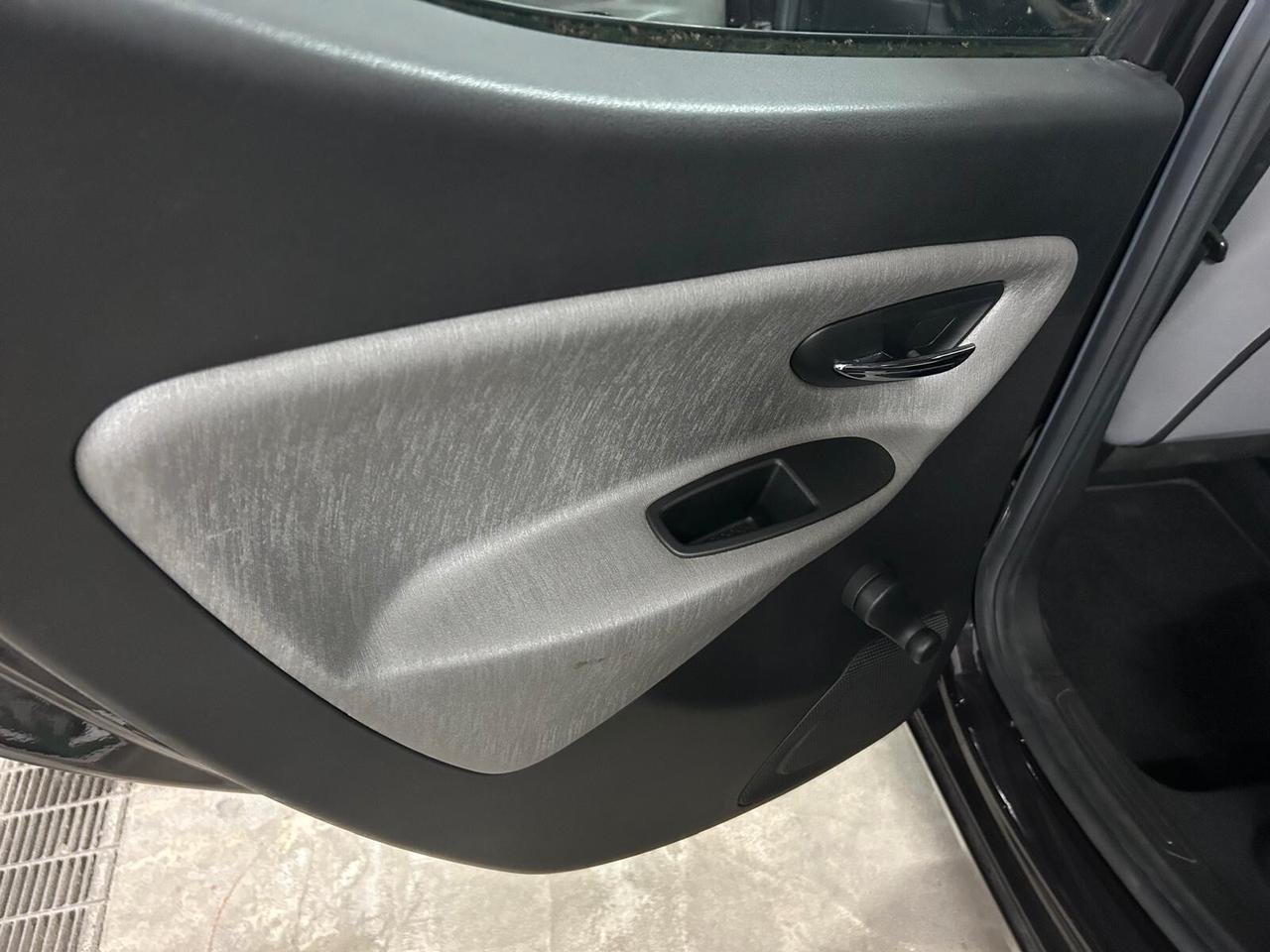 Lancia Ypsilon 1.2 69 CV 5 porte Gold