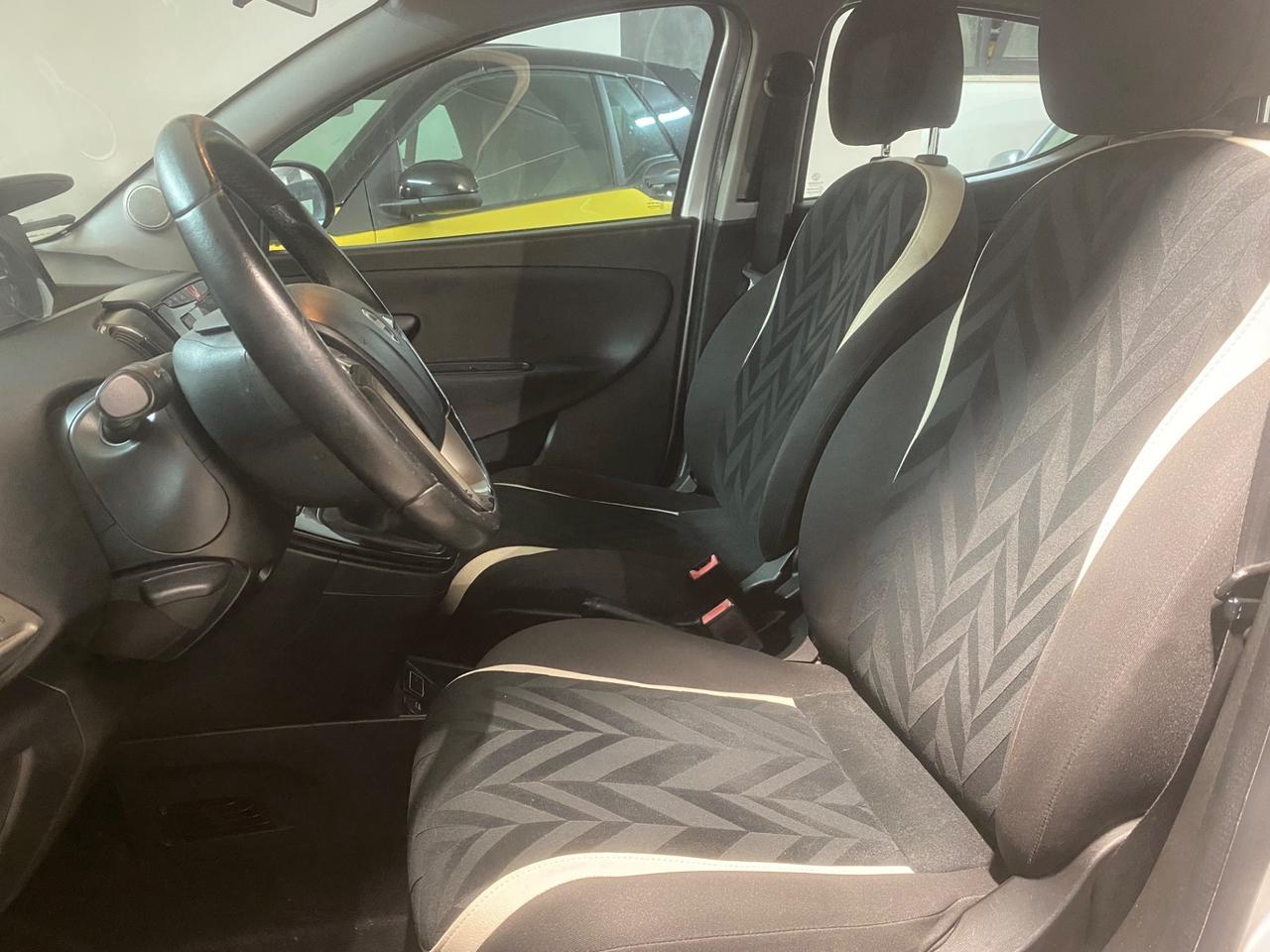 Lancia Ypsilon 1.2 69 CV 5 porte Silver