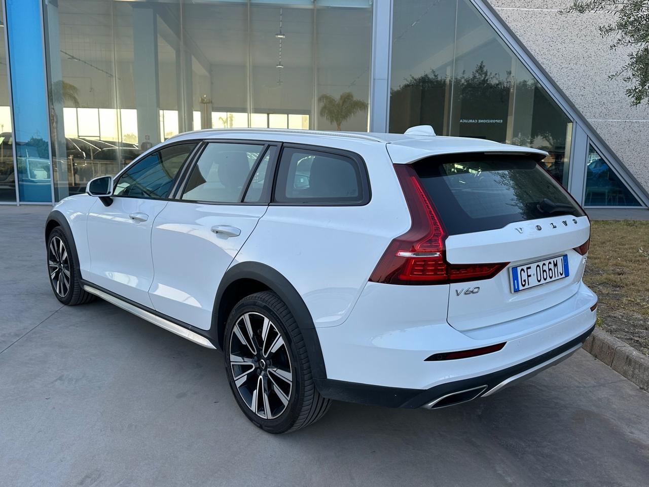 Volvo V60 Cross Country 2.0 b4 Business Pro Line awd auto