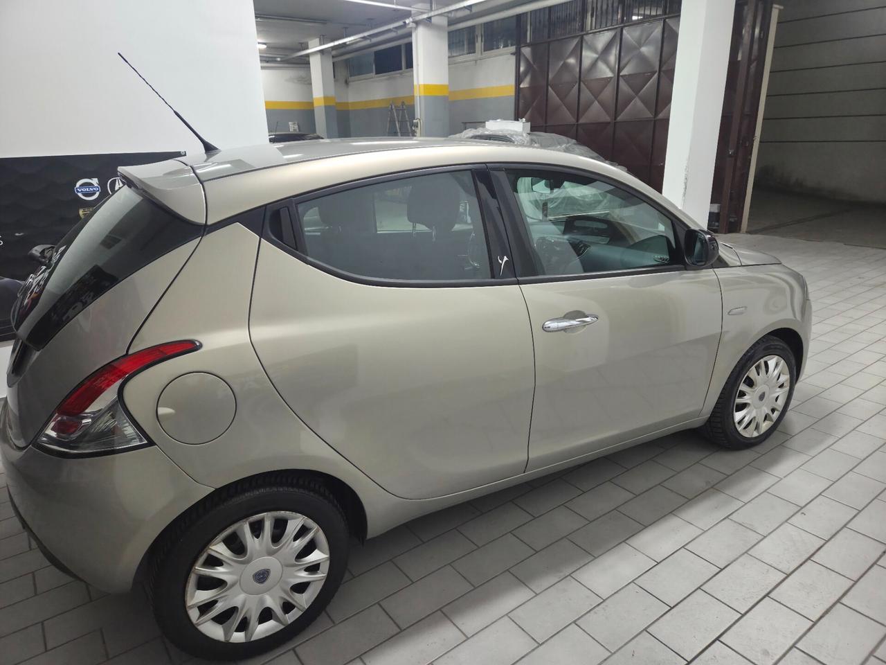 Lancia Ypsilon 0.9 TwinAir 85 CV 5 porte S&S Silver