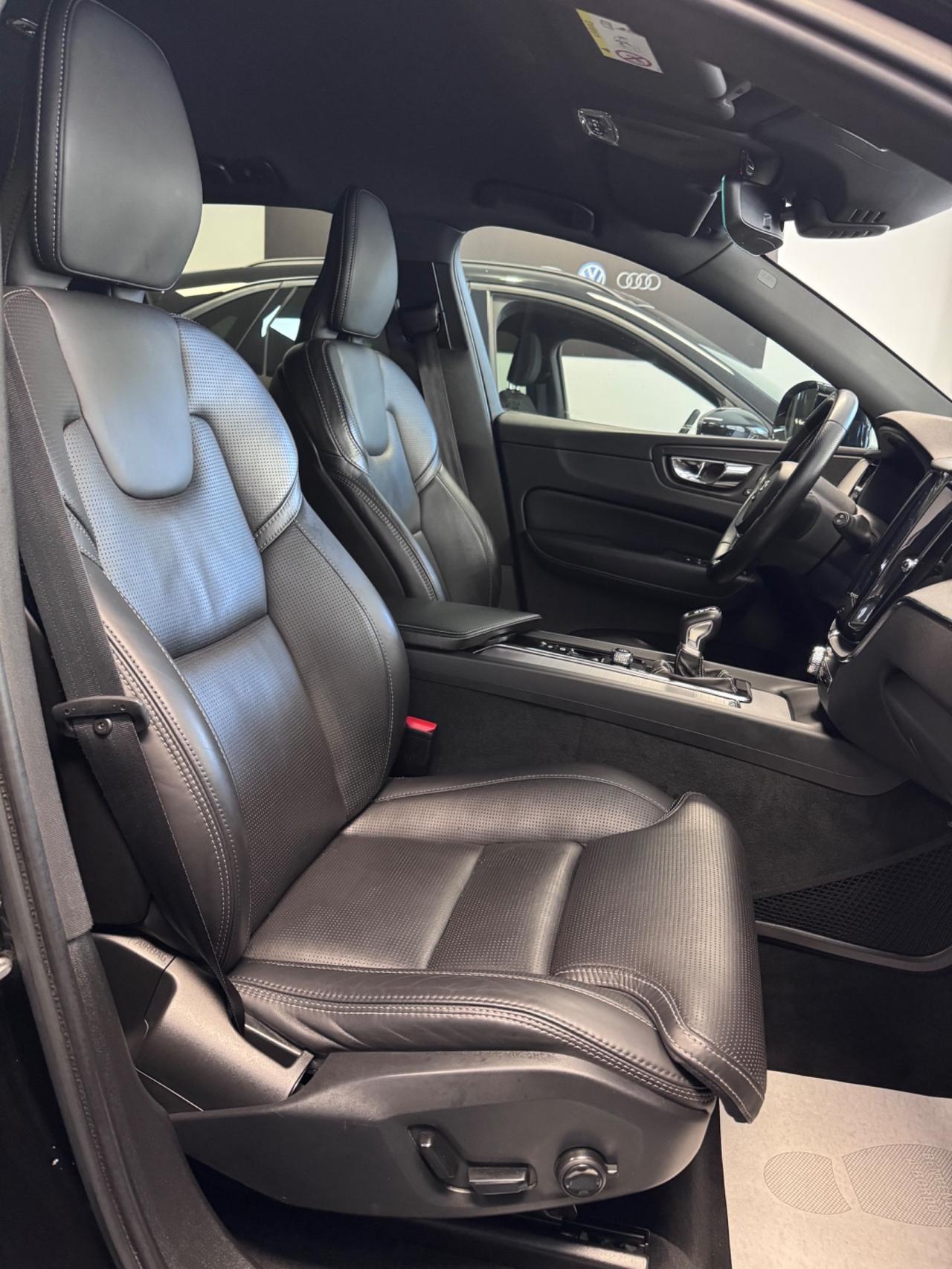 Volvo XC60 2.0 190 D4 AWD R-design IVA esposta