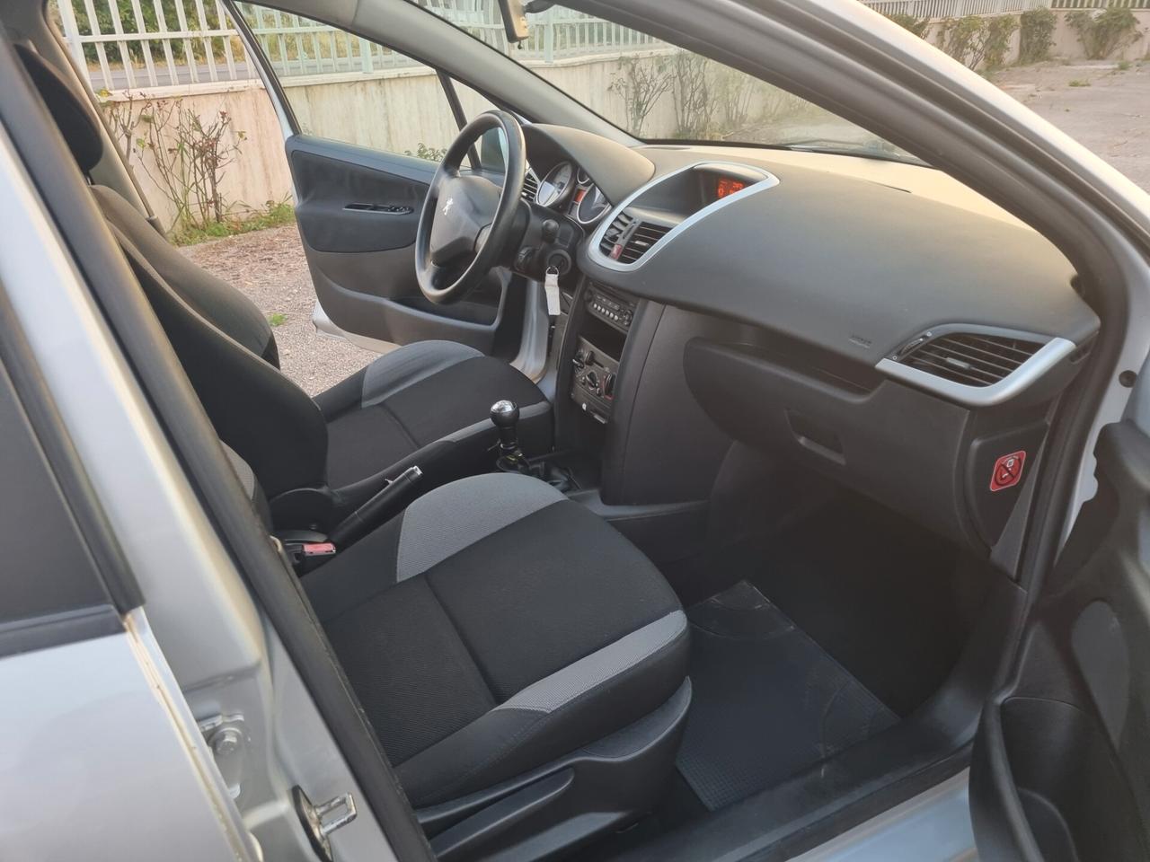 Peugeot 207 1.4 8V 75CV 5p. X Line